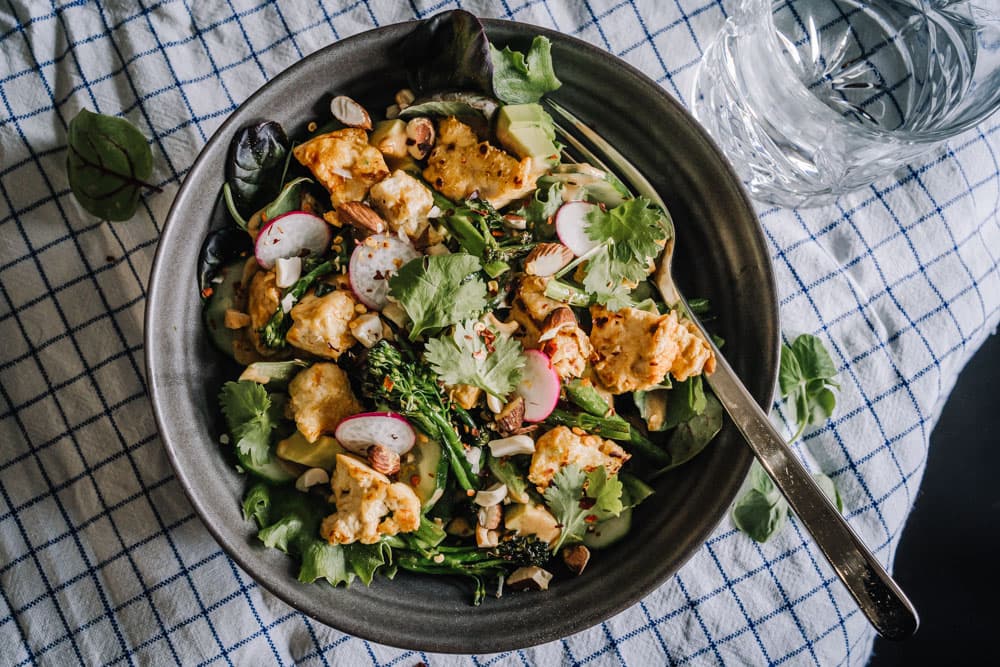 Annoskuva reseptille tofusalaatti maapähkinävoikastikkeella