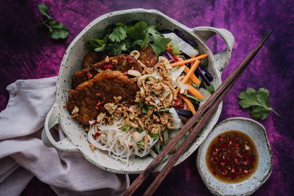 Annoskuva reseptille vietnamilainen tempe-nuudelikulho