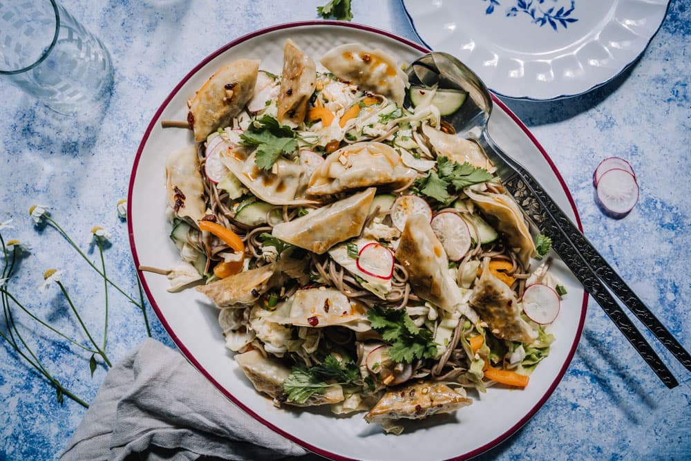 Annoskuva reseptille nuudeli-dumplingsalaatti