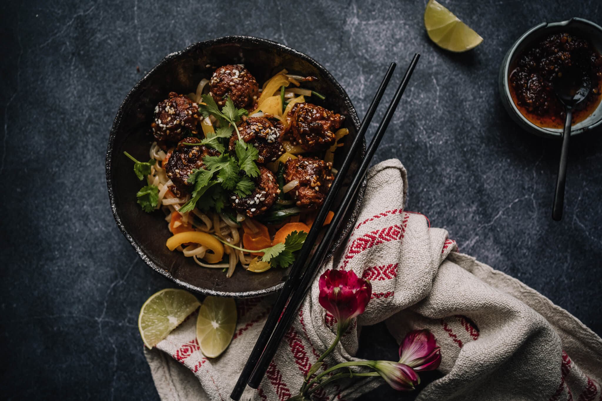 Annoskuva reseptistä hoisin-glaseeratut vegepyörykät kategorialle resepti