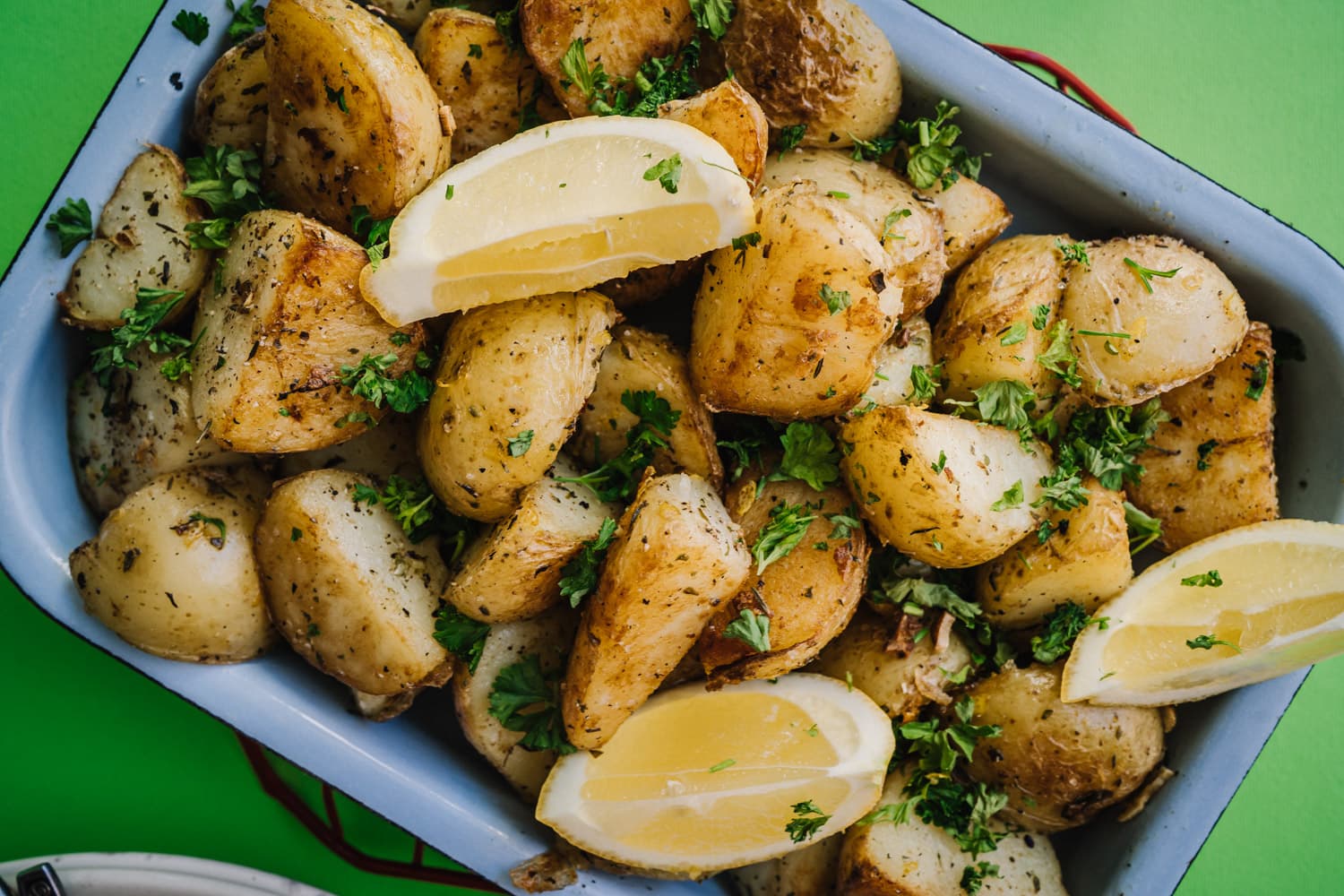 Annoskuva reseptistä kreikkalaiset paistetut perunat yrteillä ja sitruunalohkoilla kategorialle resepti