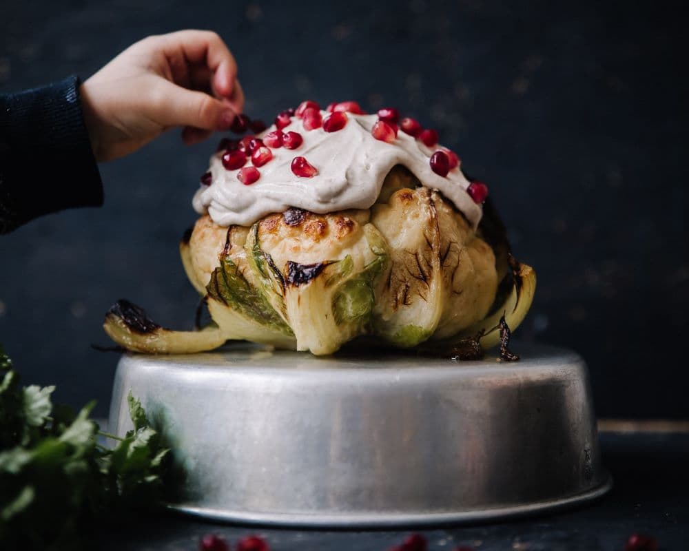 Annoskuva reseptistä paahdettu kukkakaali tahinikastikkeella kategorialle lisukkeet