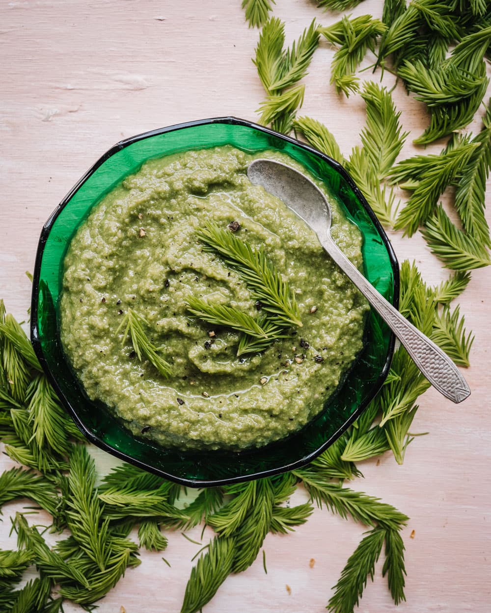 Annoskuva reseptistä kuusenkerkkäpesto kategorialle kastikkeet