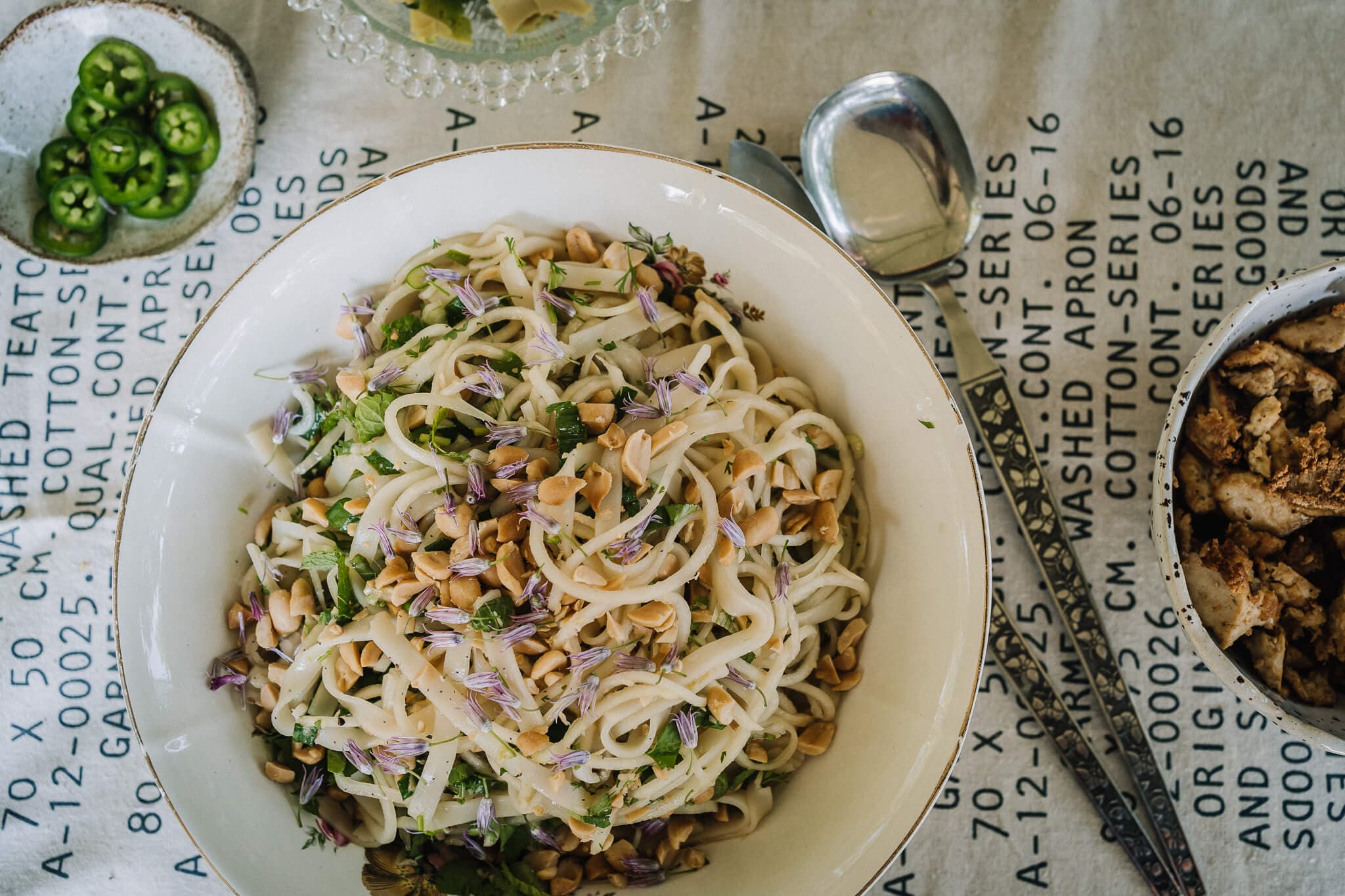 Annoskuva reseptistä kyssäkaali-nuudelisalaatti kategorialle salaatit