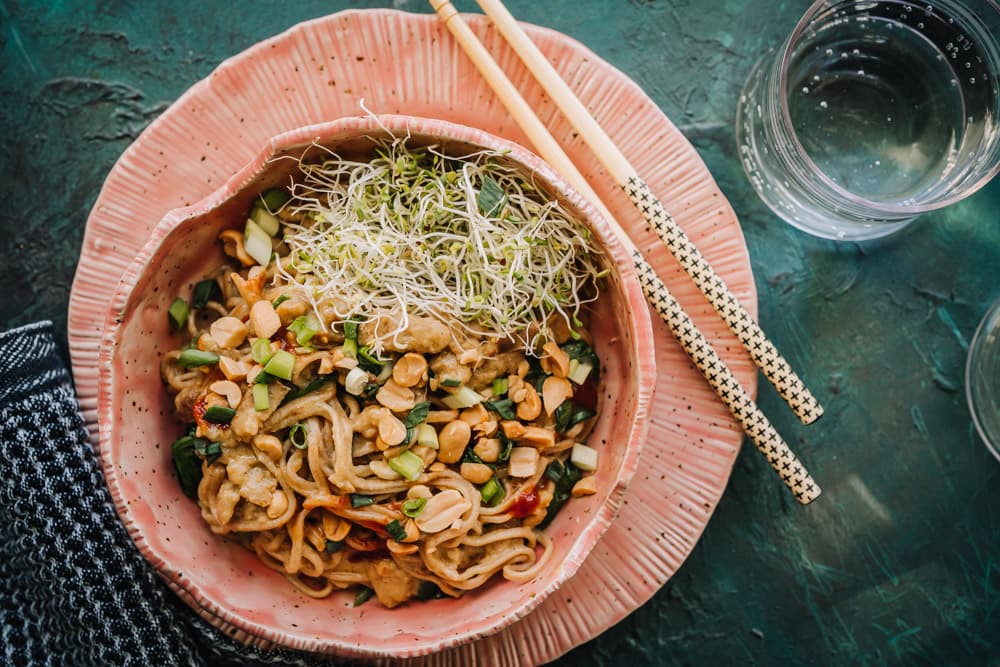 Annoskuva reseptistä maapähkinävoi-pinaattinuudelit kategorialle resepti