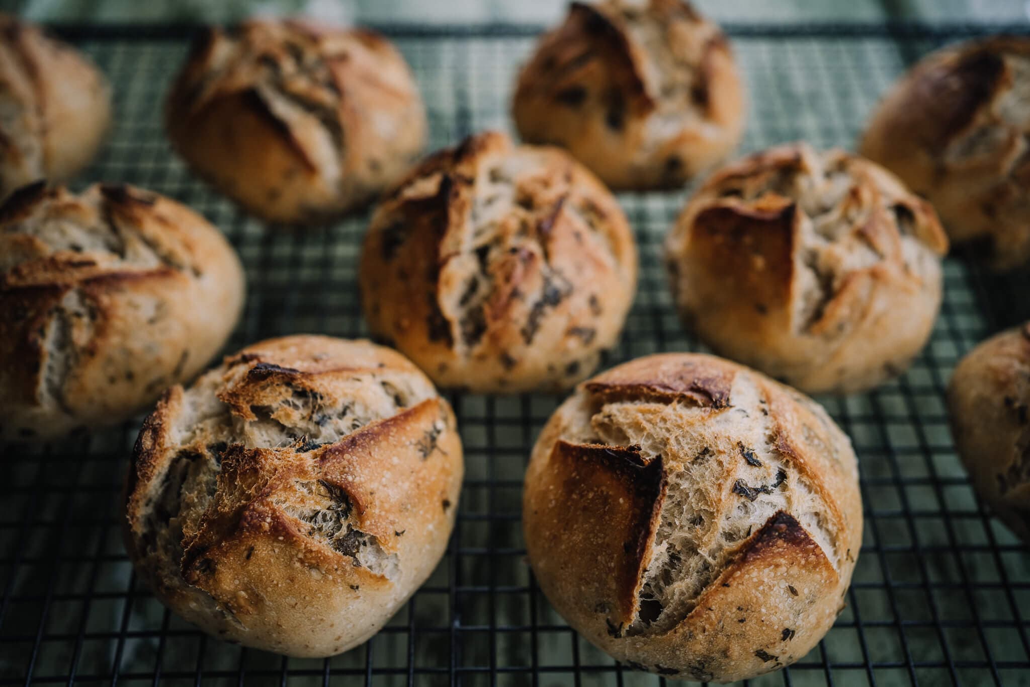 Annoskuva reseptistä nokkossämpylät kategorialle suolaiset leivonnaiset