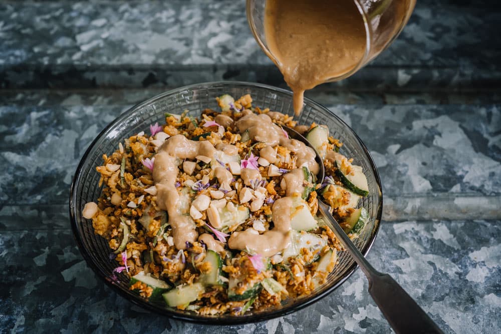 Annoskuva reseptistä savutofu-crispy rice salaatti kategorialle salaatit