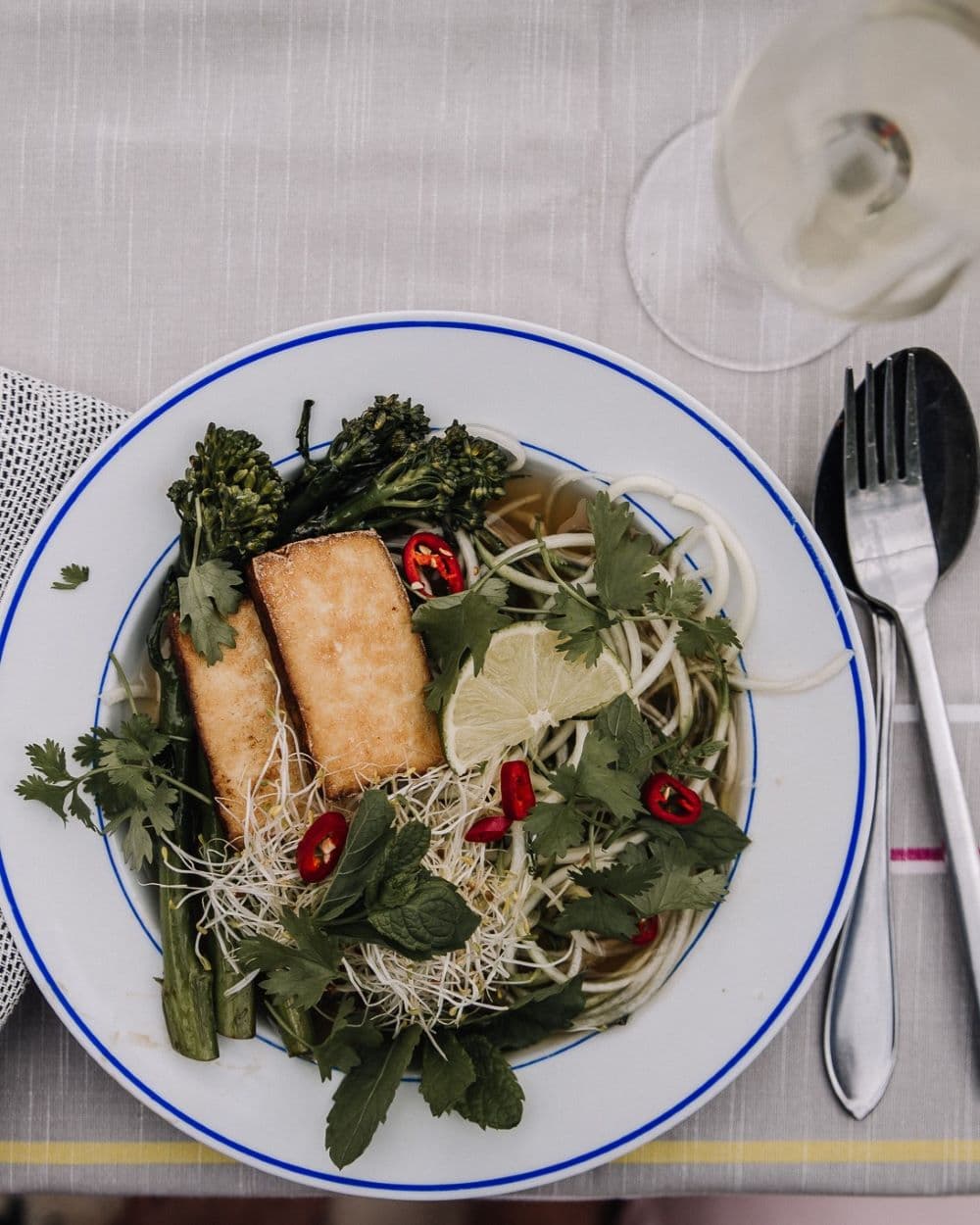 Annoskuva reseptistä pho-keitto kesäkurpitsanuudeleilla kategorialle resepti